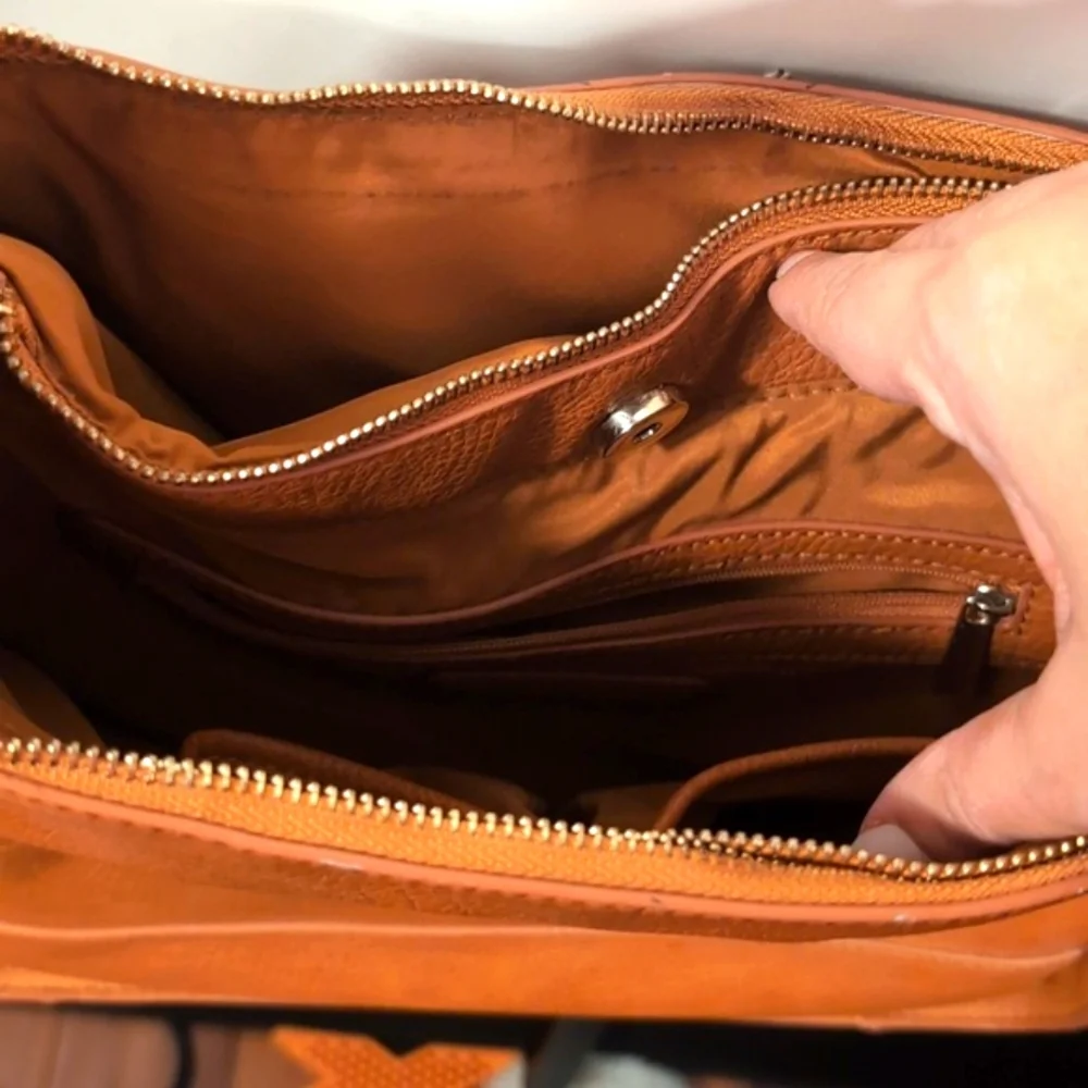 Express Elegant Tan Leather Shoulder Bag